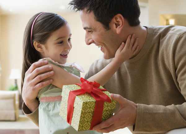Топ 10 наиболее популярных вариантов подарка для отца 