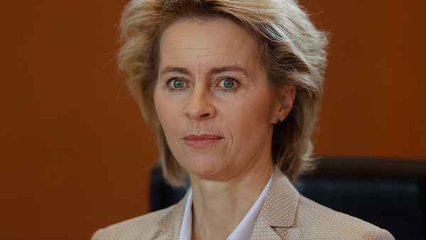 Мать семерых детей назначена на пост министра обороны Германии